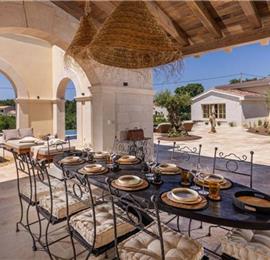  4 Bedroom Villa with Infinity Pool near Rovinj, Istria, Sleeps 8
